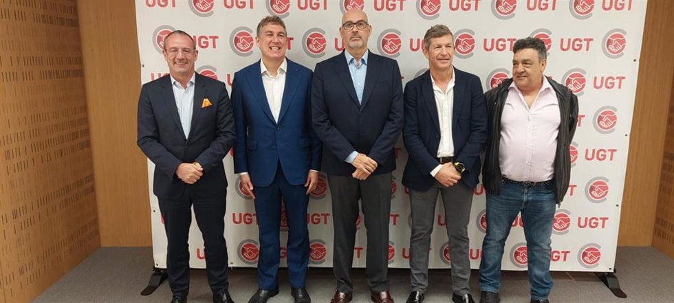 (I-D)El consejero delegado de Orange España, Jean-Franois Fallacher, su homólogo en Vodafone España, Colman Deegan, el presidente de Telefónica España, Emilio Gayo, el secretario general(SG) de UGT Comunicaciones, Alfredo Mesa, y el SG de FeSMC-UGT