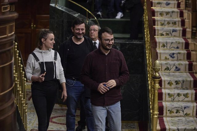 La portaveu de la CUP al Congrés, Mireia Vehí, i el diputat de la CUP Albert Botran