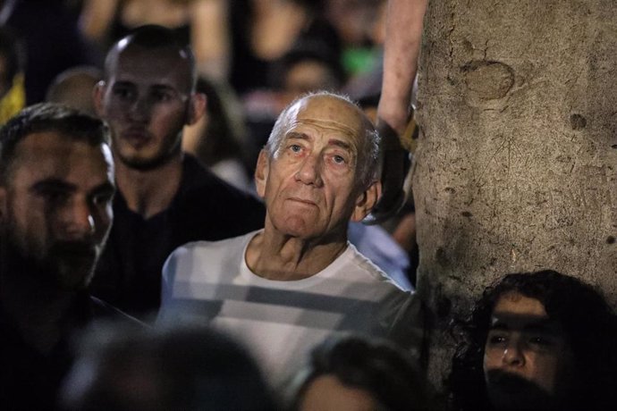 Archivo - El ex primer ministro de Israel Ehud Olmert durante una protesta contra Benjamin Netanyahu