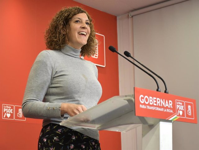 La secretaria de organización del PSOE La Rioja, María Marrodán, en comparecencia de prensa