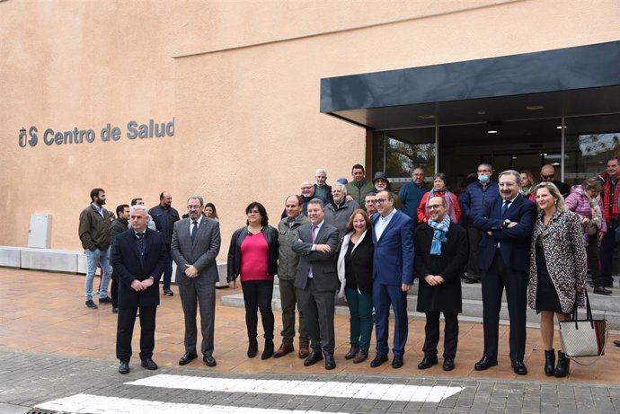 El presidente de Castilla-La Mancha, Emiliano García-Page, presenta centro de salud de Cifuentes