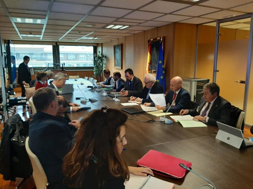 Reunión entre los representantes del Ministerio de Industria, Stellantis y de las comunidades autónomas de Aragón, Galicia y Madrid.
