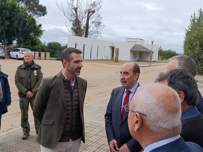 El Consejero De Sostenibilidad, Medio Ambiente Y Economía Azul, Ramón Fernández-Pacheco, Durante Su Vista Al  Centro De Visitantes 'Anastasio Senra' En El Paraje Natural Marismas Del Odiel.