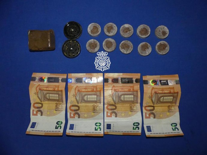 Material y dinero interceptado.