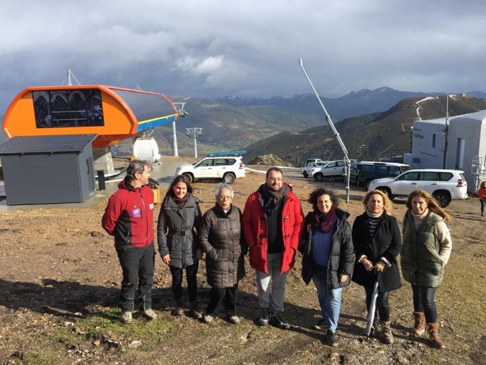 El presidente del Principado, Adrián Barbón, visita las obras del nuevo telecabina  en Valgrande-Pajares.