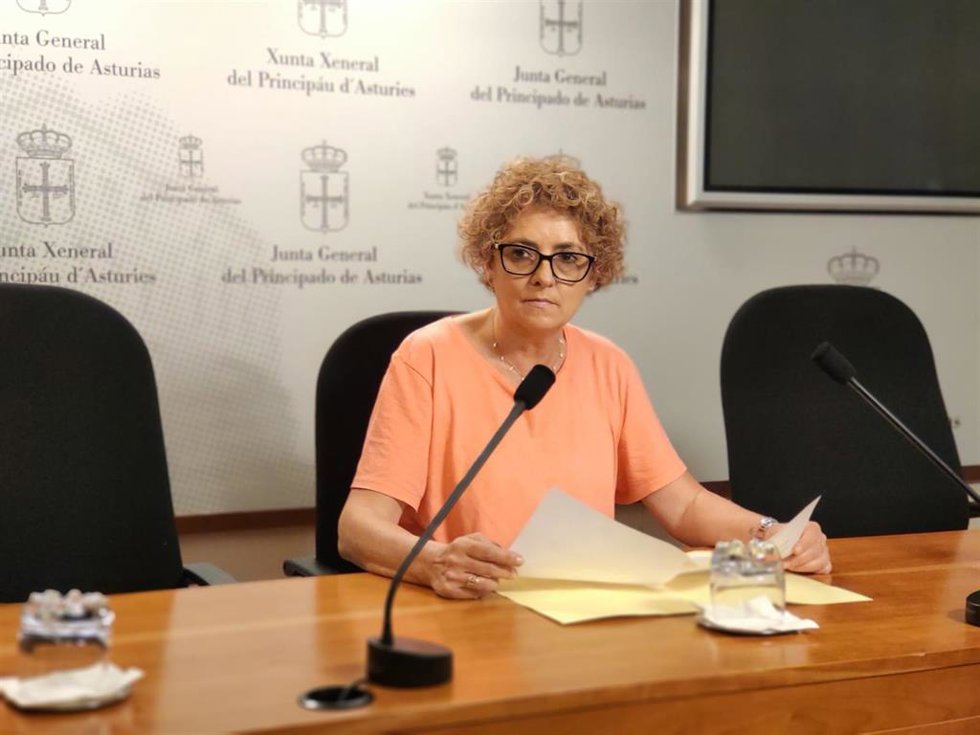 Archivo - La diputada del PP Gloria García en rueda de prensa.