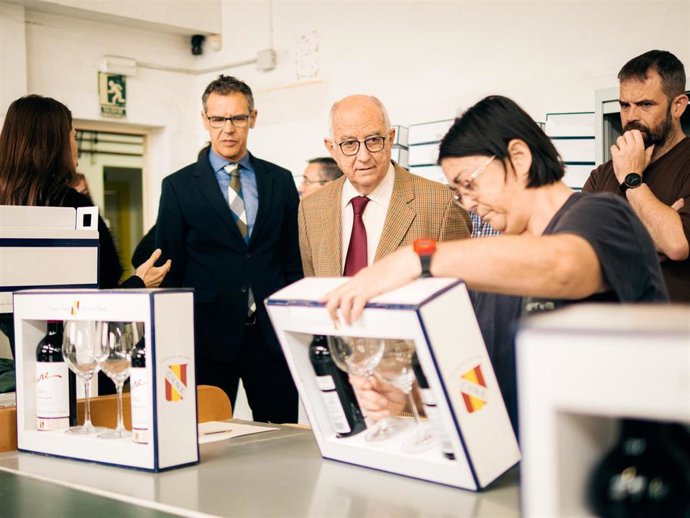 El consejero de Educación ha participado en la entrega de diplomas del taller de ASPREM
