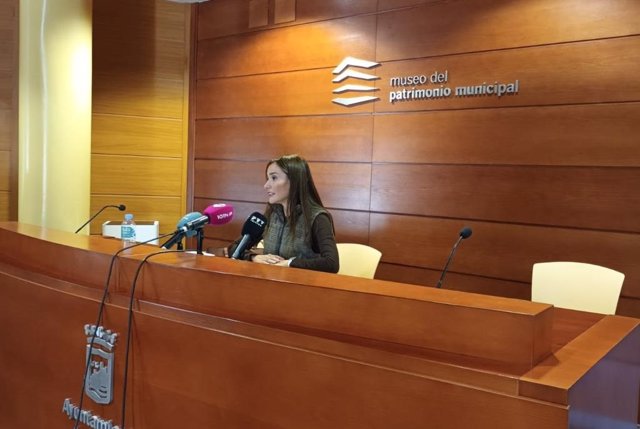 La portavoz del grupo municipal 'popular', Elisa Pérez de Siles, en rueda de prensa
