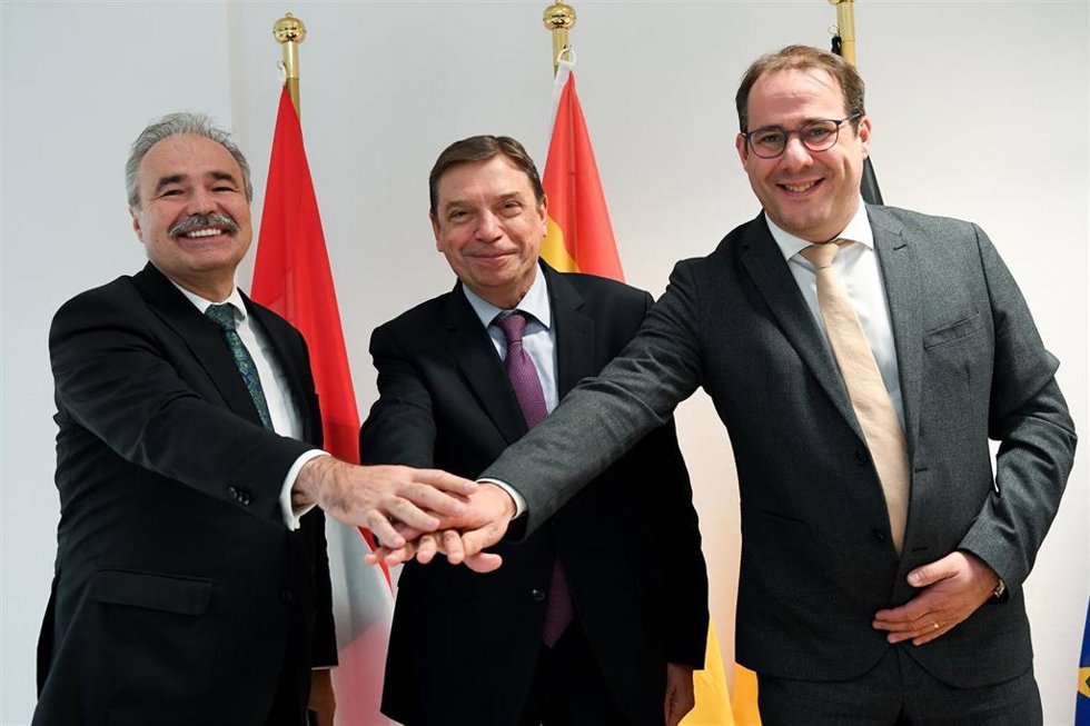 El ministro de Agricultura, Pesca y Alimentación, Luis Planas, mantiene una reunión con sus homólogos de Bélgica, David Clarinval, y de Hungría, István Nagy