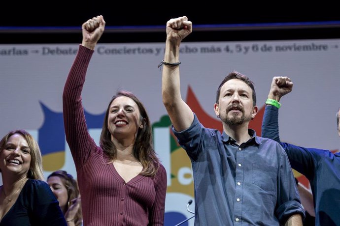 El exlíder de Podemos, Pablo Iglesias, y la ministra de Igualdad, Irene Montero, en el acto de la 'Uni de otoño' en el Teatro Coliseum, a 6 de noviembre de 2022, en Madrid (España).