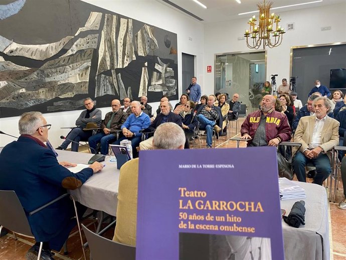 Presentación del libro  'Teatro La Garrocha. 50 años de un hito en la escena onubense', de Mario de la Torre-Espinosa.