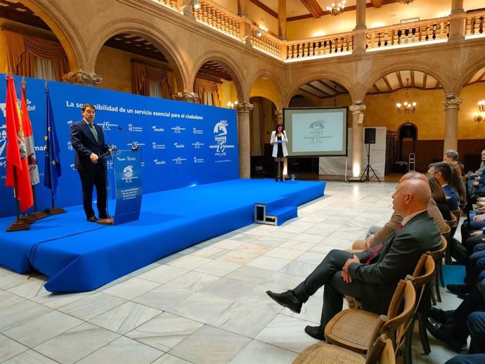 El presidente de la Junta de Castilla y León, Alfonso Fernández Mañueco, en el acto del 25 aniversario de Aqualia Salamanca.