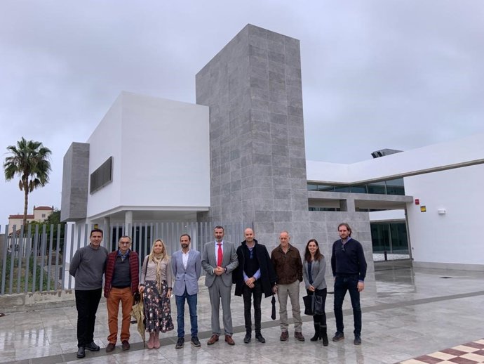 Javier Pizarro y Víctor Mora en el centro de salud de Las Dehesillas en Sanlúcar.