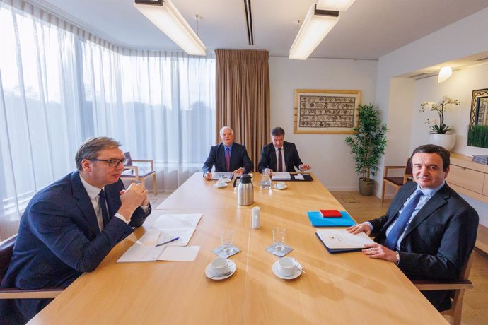 HANDOUT - 21 November 2022, Belgium, Brussels: EU Special representative for the Dialogue and other Western Balkan regional issues, Miroslav Lajcak (C-R) and EUHigh Representative for Foreign Affairs and Security Policy, Josep Borrell (C-L), chair the 