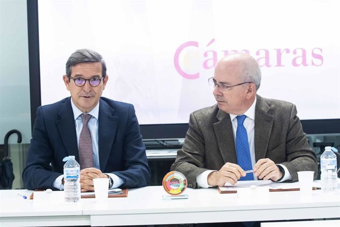Cámaras de Comercio y Junta "estudiarán" vías para impulsar su colaboración en proyectos industriales y energéticos.