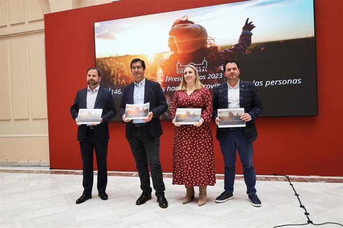 El presidente de la Diputación de Ciudad Real, José Manuel Caballero, presenta los presupuestos