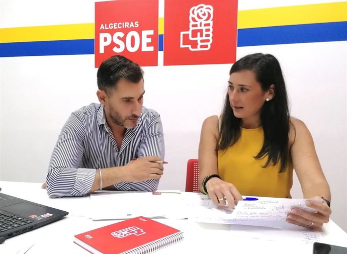 La secretaria general del PSOE de Algeciras y parlamentaria andaluza, Rocío Arrabal, en la sede del PSOE de Algeciras