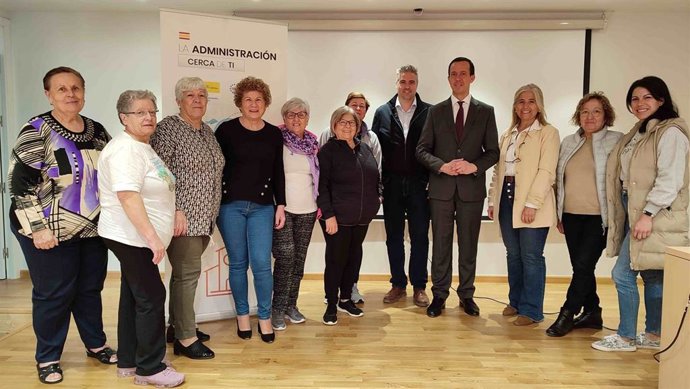 El subdelegado presenta en Viator el programa 'La Administración más cerca de ti'