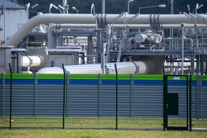 Archivo - 26 September 2022, Mecklenburg-Western Pomerania, Lubmin: Ageneral view of the pipe systems and shut-off devices at the gas receiving station of the Nord Stream 2 Baltic Sea pipeline. An unexplained pressure drop has occurred in the Nord Stre