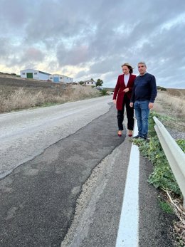 La secretaria de Organización del PSOE de Cádiz, Ana Carrera,  junto al portavoz municipal de Espera, Lorenzo Barrera