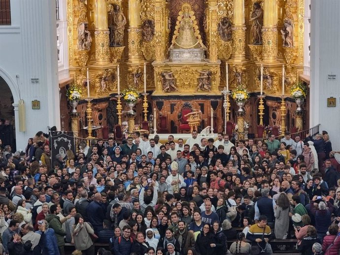 Alrededor de 600 jóvenes participan en la peregrinación diocesana a El Rocío.