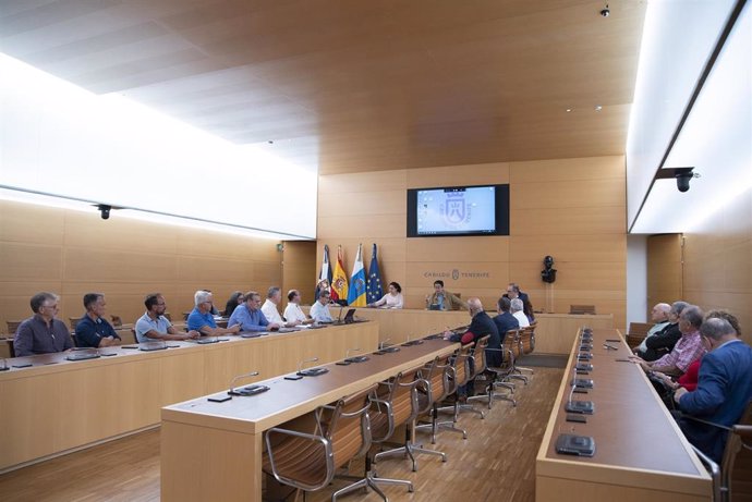 El presidente del Cabildo de Tenerife, Pedro Martín, preside una reunión con empresarios del Polígono La Campana