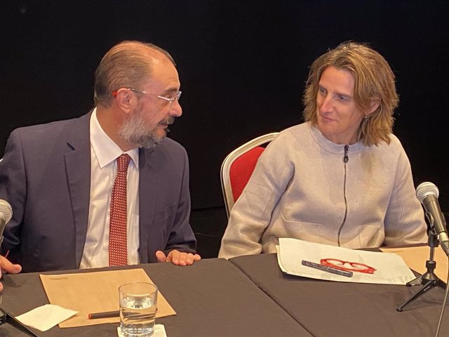 El presidente de Aragón, Javier Lambán, y la ministra para la Transición Ecológica y vicepresidenta del Gobierno de España, Teresa Ribera.