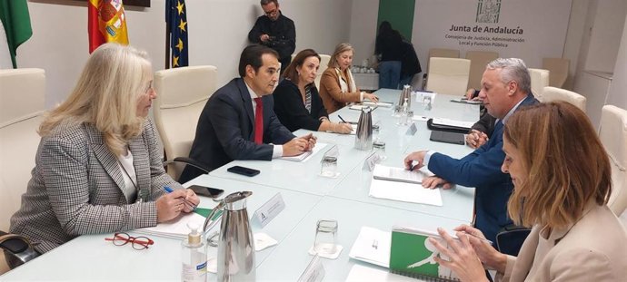 La Junta tiende la mano a la Diputación para avanzar en los proyectos que benefician a los gaditanos