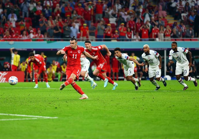 Gareth Bale marca de penalti en el Estados Unidos-Gales del Mundial de Catar