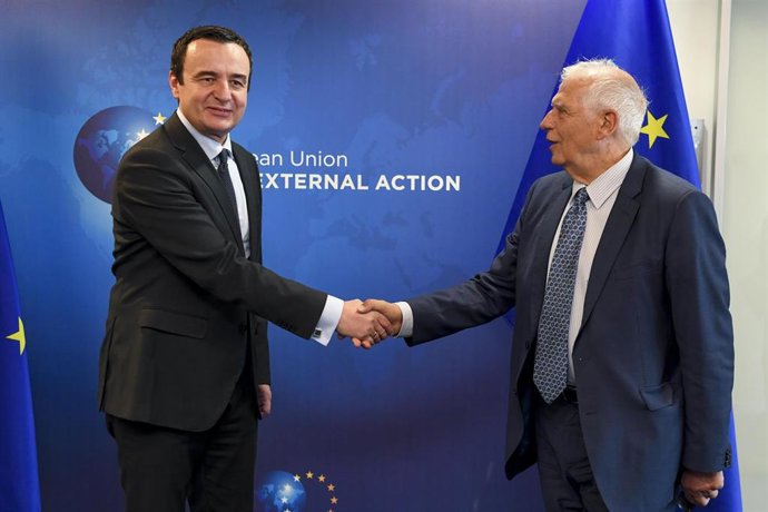 Archivo - El Alto Representante de Exteriores para la UE, Josep Borrrell, y el primer ministro Kosovo, Albin Kurti