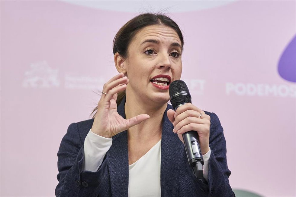 La ministra de Igualdad, Irene Montero, interviene durante la celebración de la 'Uni de otoño' en la Facultad de Ciencias Políticas de la Universidad Complutense de Madrid, a 5 de noviembre de 2022, en Madrid (España).