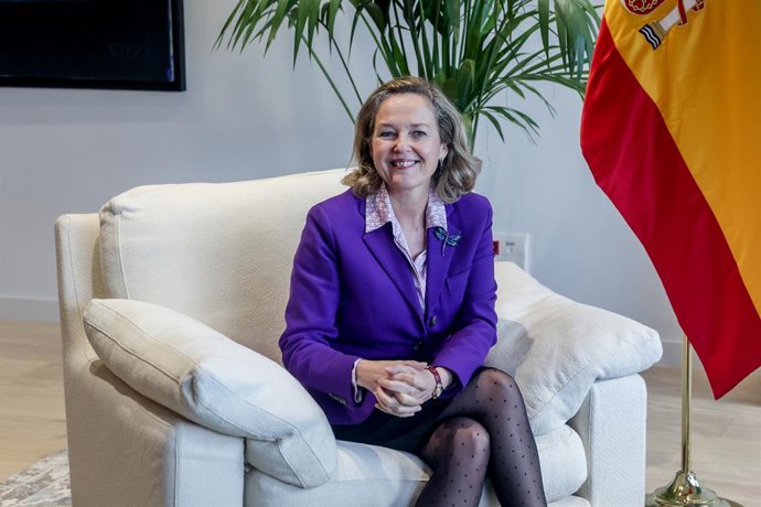 La vicepresidenta primera y ministra de Asuntos Económicos y Transformación Digital, Nadia Calviño, durante su reunión con la vicepresidenta y comisaria de Competencia de la Comisión Europea, en el Ministerio de Asuntos Económicos y Transformación Digit