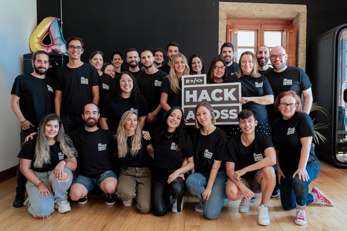 El equipo de HACK A BOSS en sus oficinas de A Coruña.