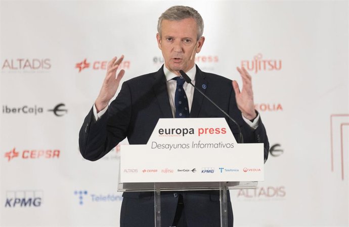 El presidente de la Xunta de Galicia, Alfonso Rueda, interviene durante un desayuno informativo de Europa Press en el Hotel Hyatt Regency Hesperia, a 22 de noviembre de 2022, en Madrid (España).