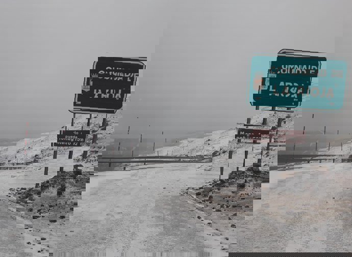 El puerto de Montenegro con hielo en la calzada