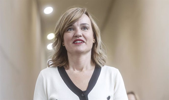 La ministra de Educación y Formación Profesional, Pilar Alegría, a su llegada a la inauguración del XVI Congreso Estatal de la Inspección de Educación, a 16 de noviembre de 2022, en Valencia, Comunidad Valenciana (España).