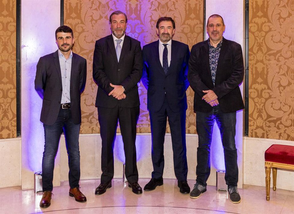 Archivo - Representantes de las cuatro organizaciones que firman el paquete de medidas (Anfac, Sernauto, CC.OO y UGT)