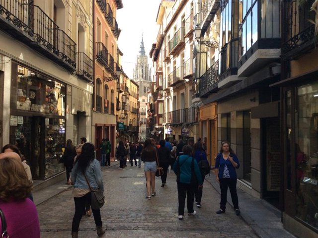 Archivo - Calle Comercio de Toledo.