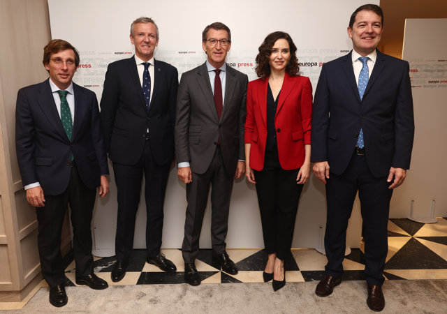 José Luis Martínez Almeida; el presidente de la Xunta de Galicia, Alfonso Rueda; el presidente del PP, Alfonso Núñez Feijóo; la presidenta de la Comunidad, Isabel Díaz Ayuso y el presidente de la Junta de Castilla y León, Alfonso Fernández Mañueco