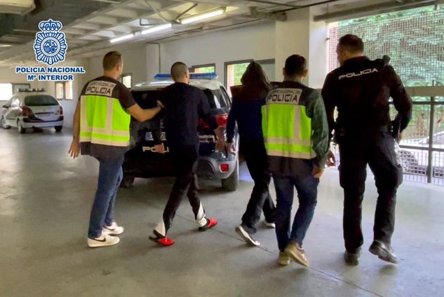 Nota De Prensa: " Ingresados En Prisión Los Dos Presuntos Atracadores De Las Gasolineras De Orihuela Y Granja De Rocamora, Detenidos Por La Policía Nacional "