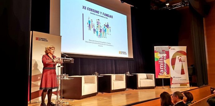 La consejera de Ciudadanía y Derechos Sociales del Gobierno de Aragón, María Victoria Broto, durante la inauguración de las XII Jornadas de Consumo y Familias.