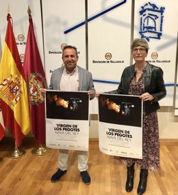 Alfonso Romo y Blanca Martín presentan en el Palacio de Pimentel la festividad en honor de la Virgen de los Pegotes en Nava del Rey.