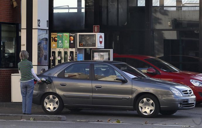 Archivo - Recurso gasolinera. Gasolina. Repostar. Gasoil. Diesel.