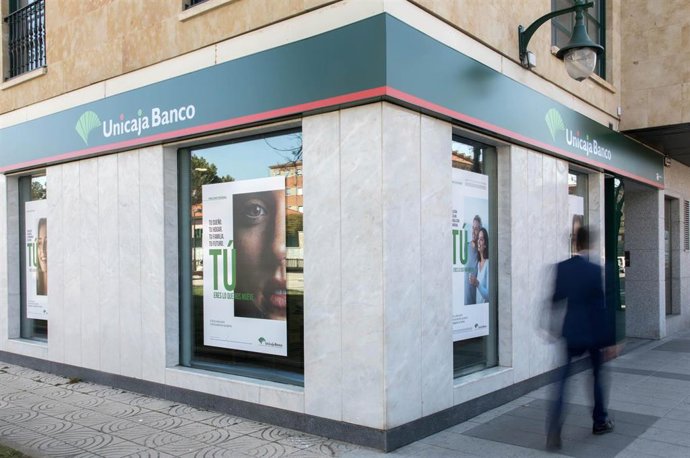 Archivo - Economía.- Unicaja Banco amplía hasta diciembre la bonificación de 150 euros por la domiciliación de nómina