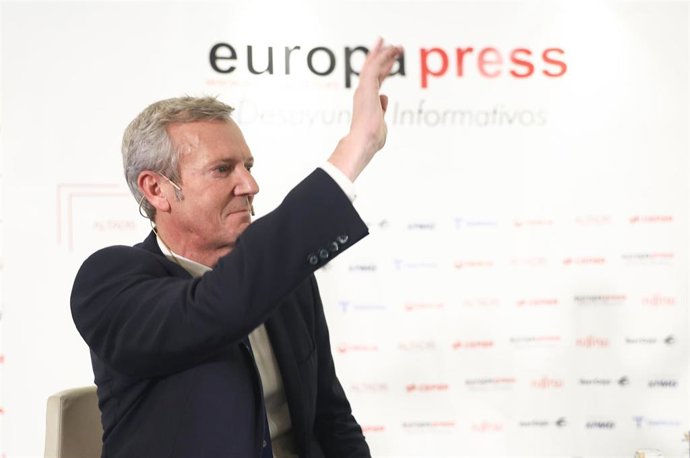 El presidente de la Xunta de Galicia, Alfonso Rueda, posa durante un desayuno informativo de Europa Press en el Hotel Hyatt Regency Hesperia, a 22 de noviembre de 2022, en Madrid (España).
