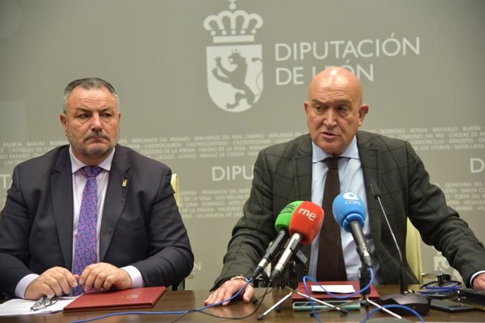 Eduardo Morán y Jesús Julio Carnero (d), en rueda de prensa.