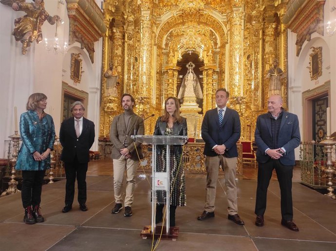 Felisa Cañete (centro), interviene en la inaugurción de las II Jornadas de Patrimonio Barroco.