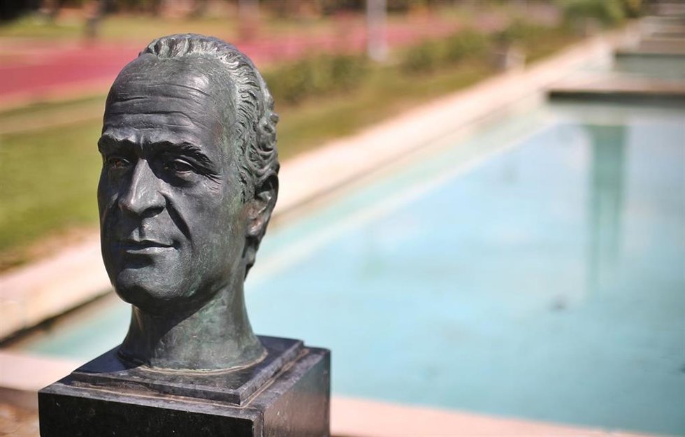 Archivo - Busto del rey emérito Juan Carlos I en el parque con el mismo nombre en Pinto, Madrid (España)