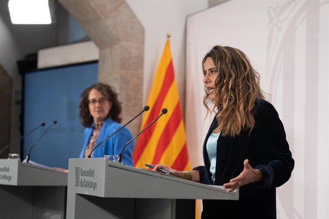 La portaveu del Govern, Patrícia Plaja, i la consellera d'Igualtat i Feminismes, Tània Verge