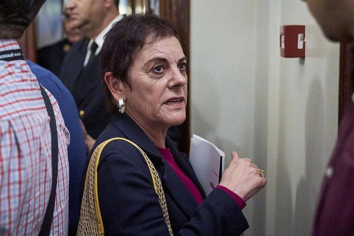 La portavoz de EH Bildu en el Congreso, Mertxe Aizpurua, a su llegada a la sesión a puerta cerrada en la que comparecerá el ministro del Interior, Fernando Grande-Marlaska, en el Congreso de los Diputados